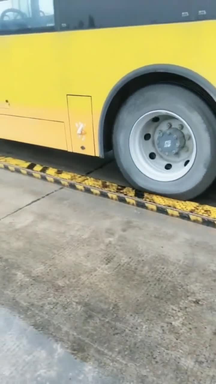 "女司机"a3增驾a1,这单边桥过的就是好,广大男同胞看看6不6-度小视