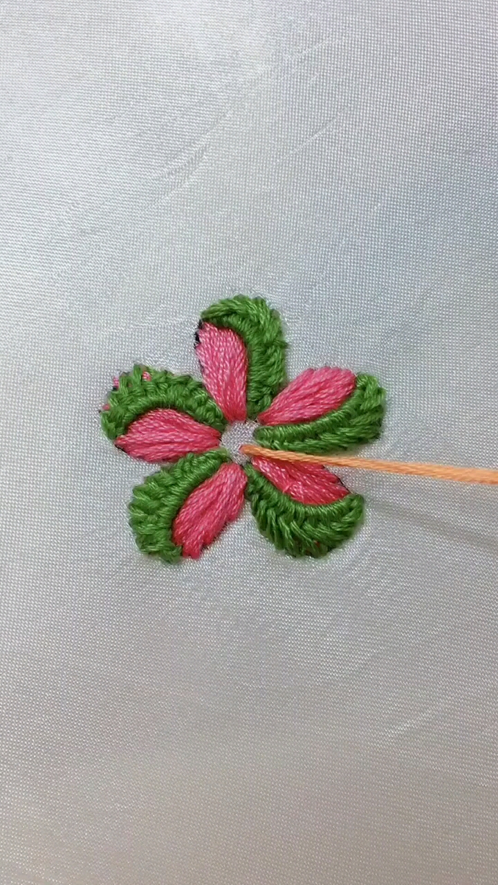 人都有心更别说花了记得给花朵也缝个花蕊