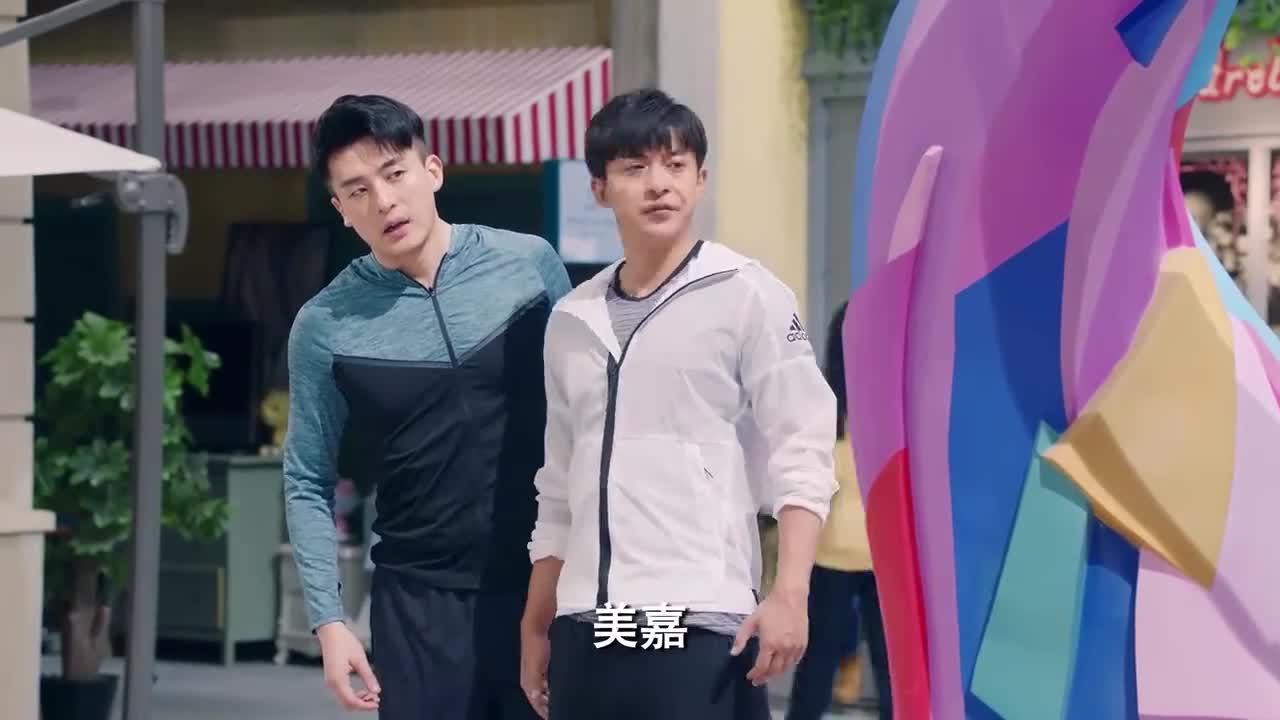 爱情公寓5:大力给张伟加油,自己研发舞蹈,萌到出血!