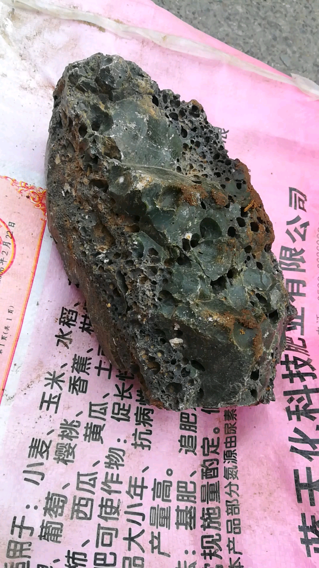 特大玻璃陨石,真正的无价之宝