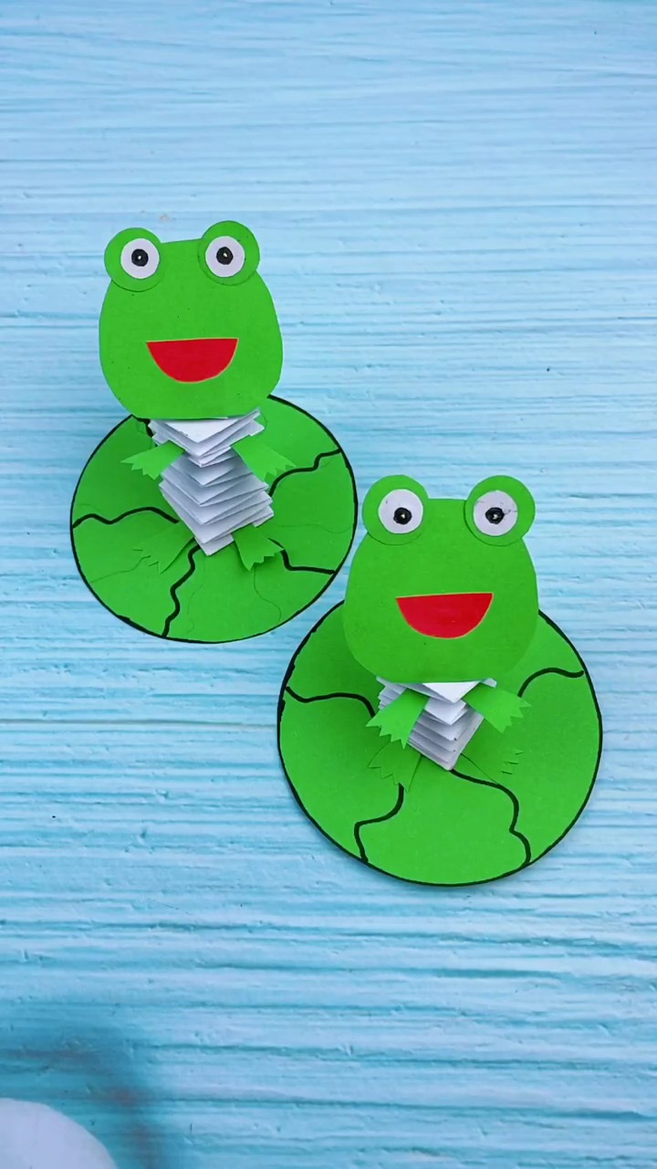 手工折纸#给家里的宝贝折个可爱的弹跳小青蛙吧