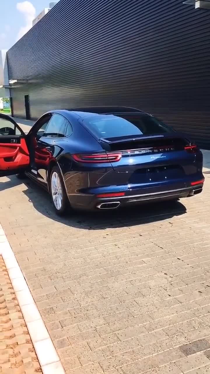 保时捷全新帕拉梅拉,打开车门那一刻,就知道小姐姐为啥也喜欢!