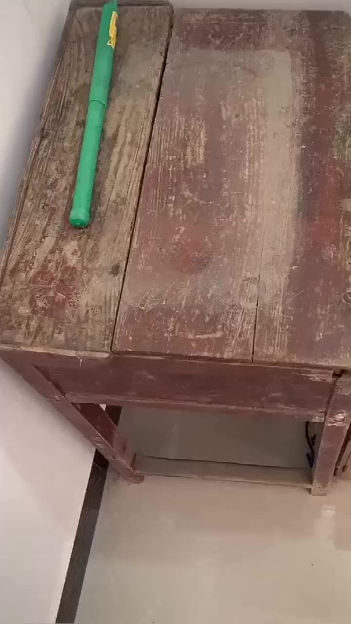 放在墙角的破桌子,掀开的那一刻,这是多少人的青春!