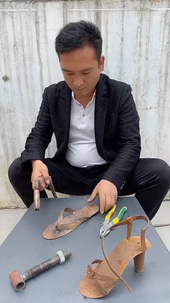 牛人制作铁凉鞋,这凉鞋穿上,回头率绝对百分百!