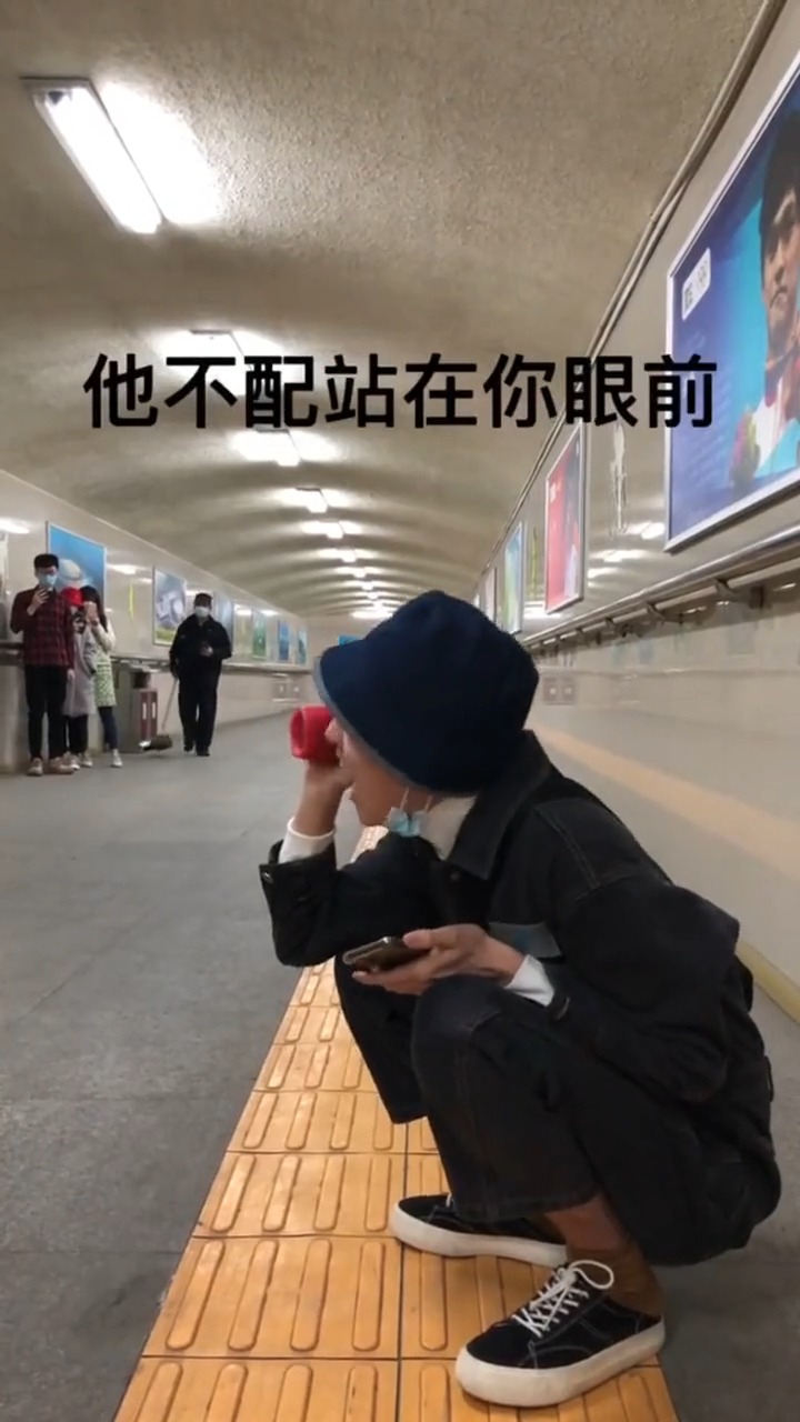 娱乐玩游戏#他不配站在你眼前,你的痛怎能看不见!