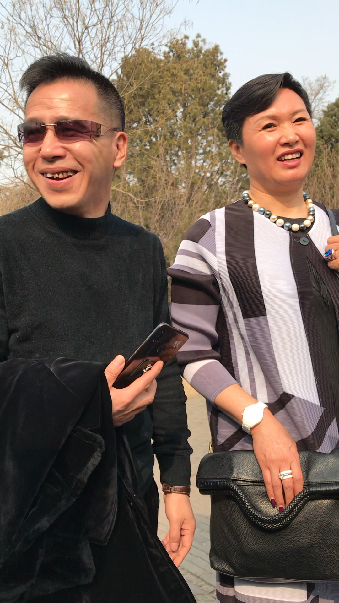 网红天意和毛毛来到了凤凰山公园看望粉丝们说的太棒了