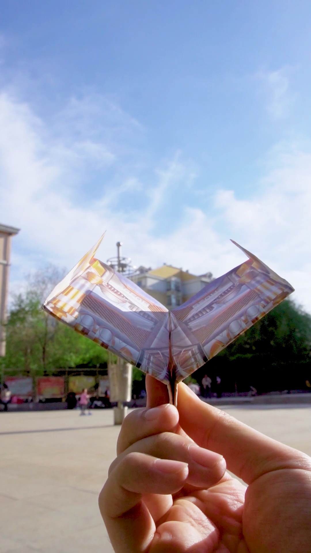 曾经4次打破世界纪录的纸飞机,最久滞空27.6秒-度小视