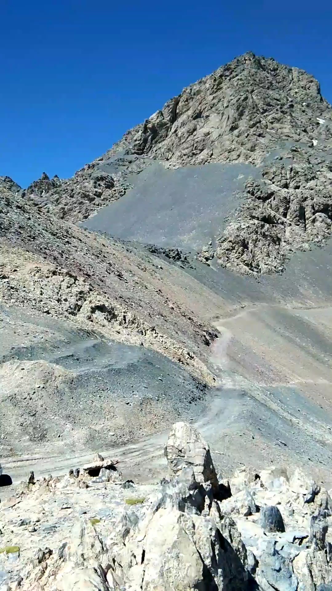 昆仑山万宝沟垭口!海拔5236米!