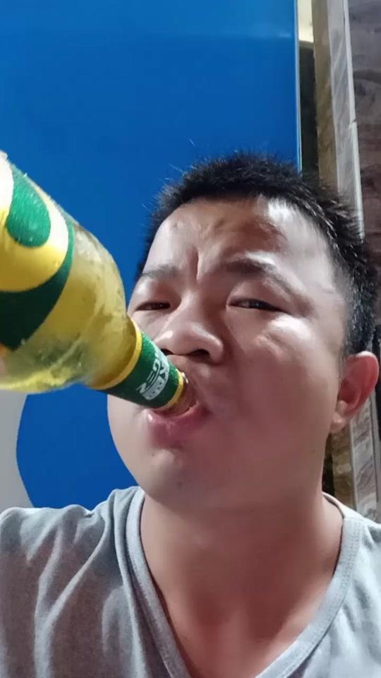 一个男人从爱情坟墓站起来时,已经没心没肺,行尸走肉活着,眼里只认钱