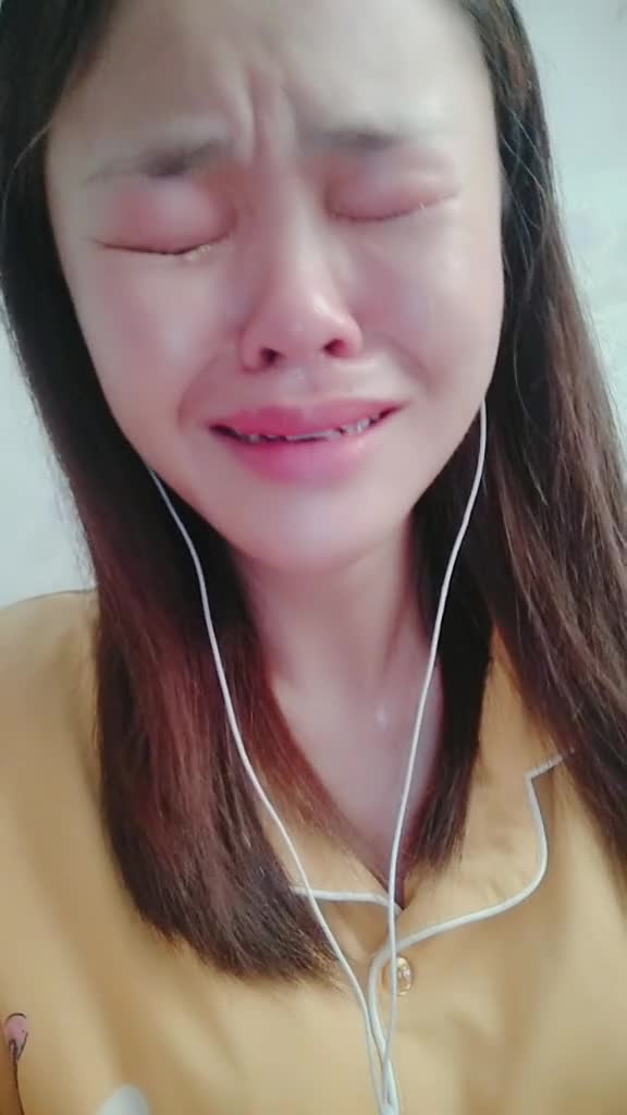 我为什么会变成这样,我到底经历了什么,我真的很想狠狠的扇我几嘴巴子