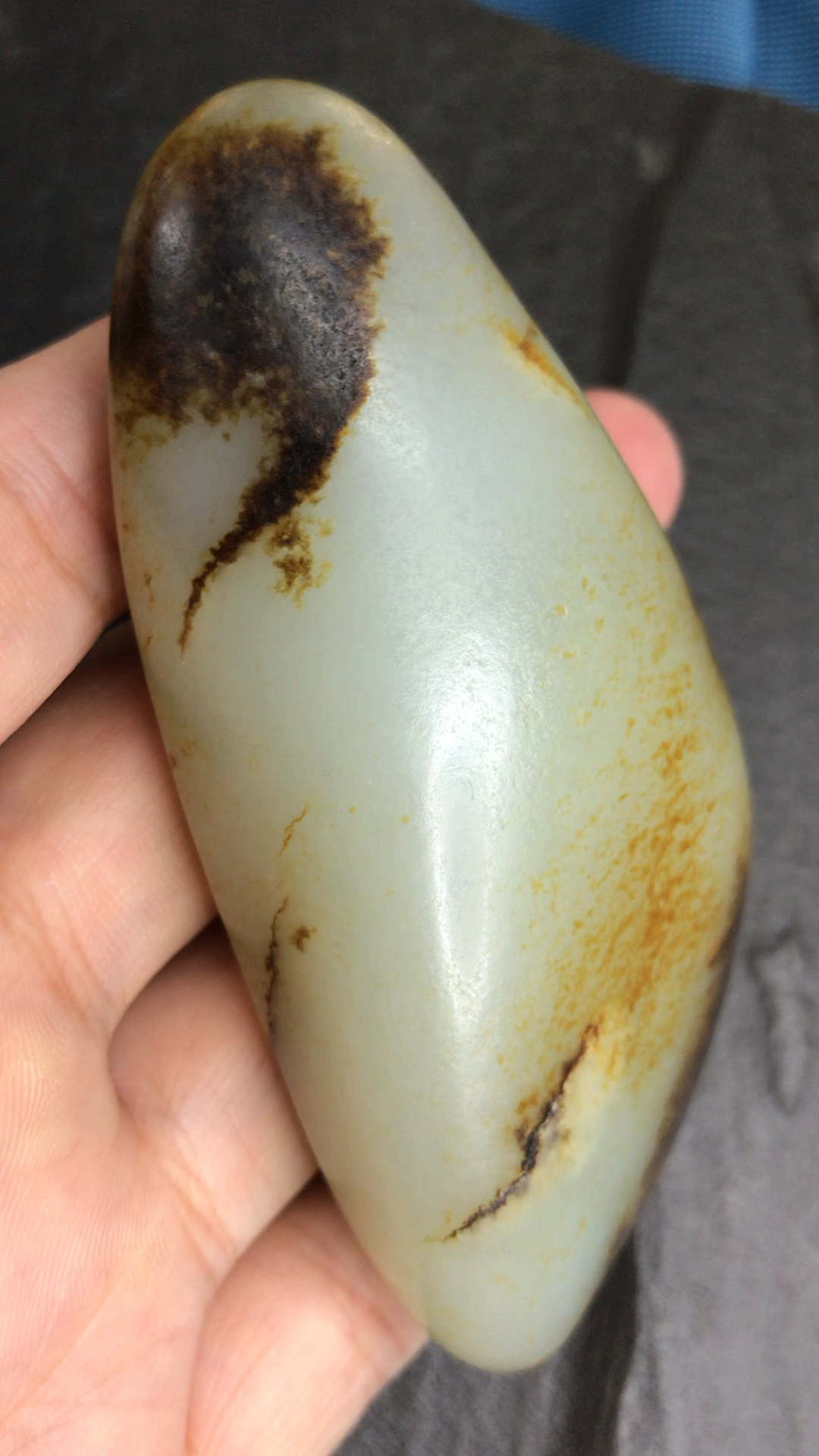 万年黑皮籽料,就是这样的