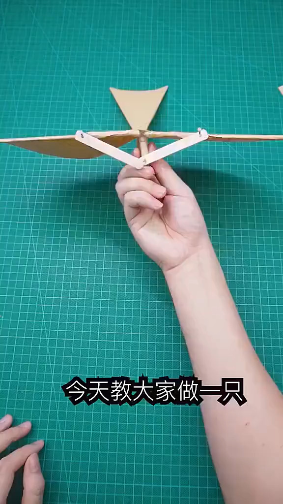 用纸做的鲁班鸟 随便一扔,就能在天空飞翔的手工鲁班鸟