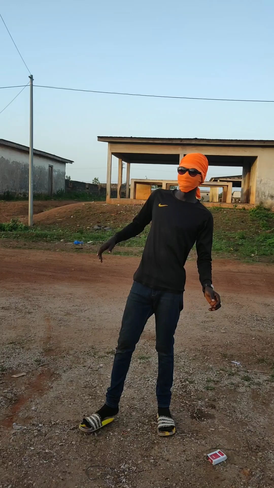 非洲小伙你太会玩了