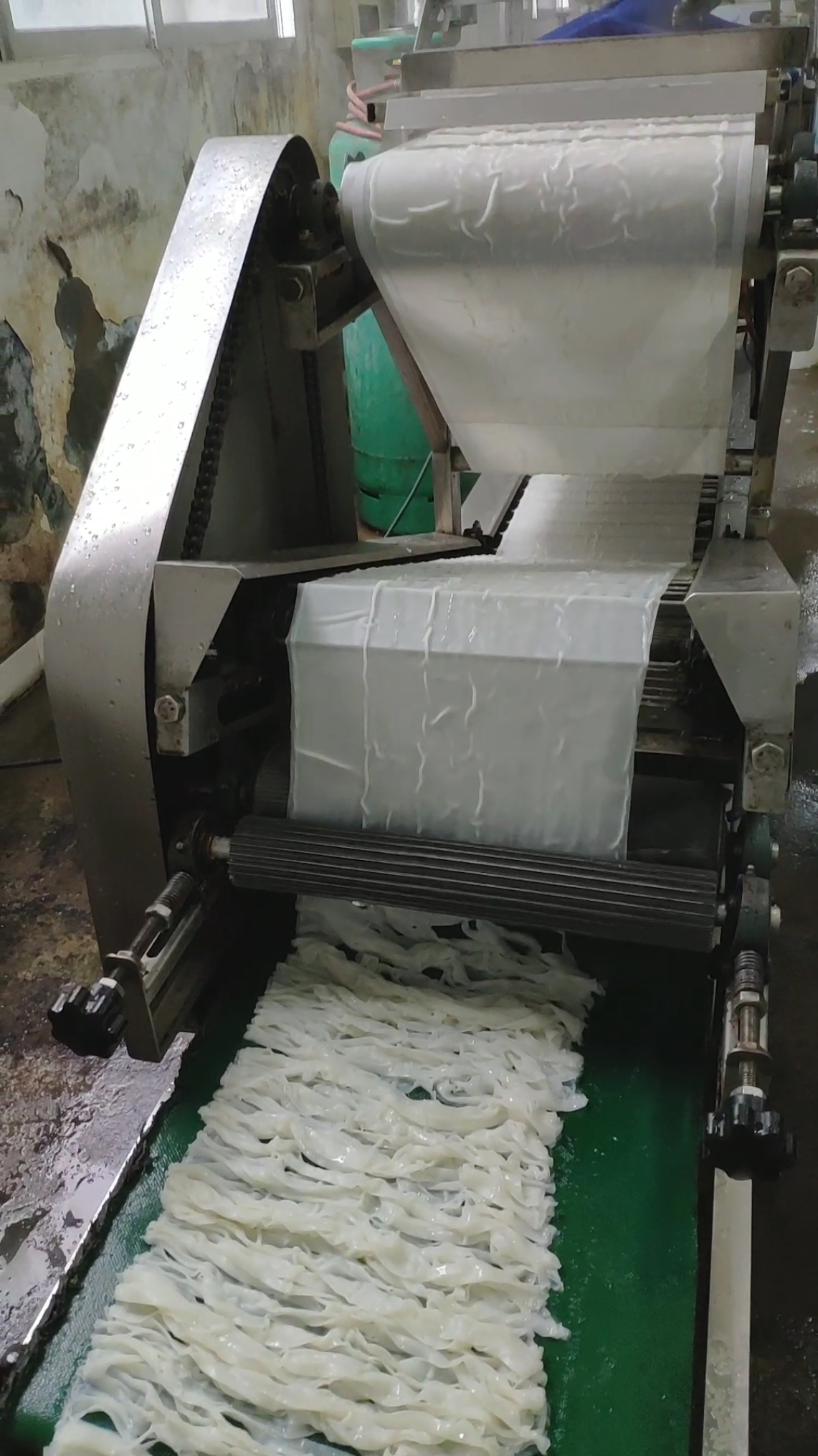 广东肠粉#做广东肠粉,河粉.旭众机器批量生产