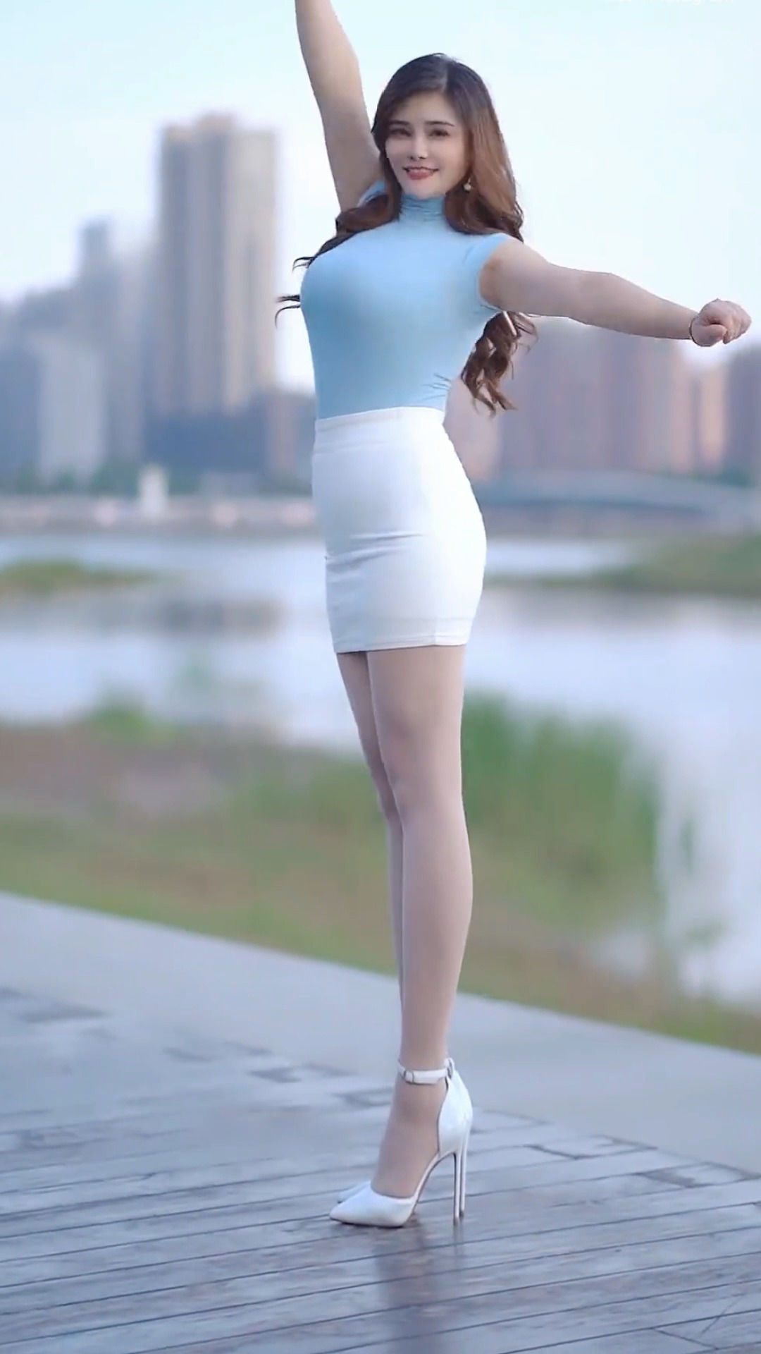 街拍#街拍时尚微胖美女,这气质真好,你觉得的呢