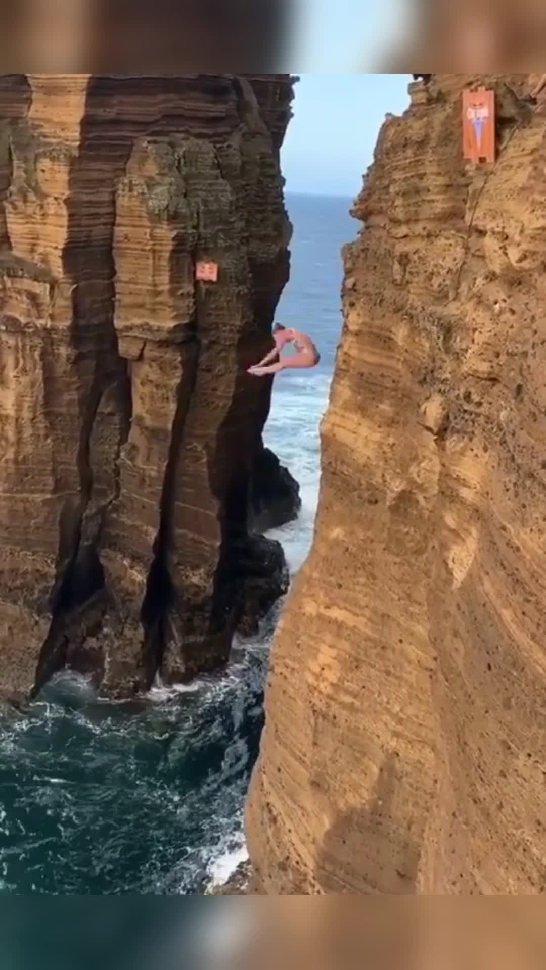 我要上热门#五十米悬崖跳水感受生命的极限!