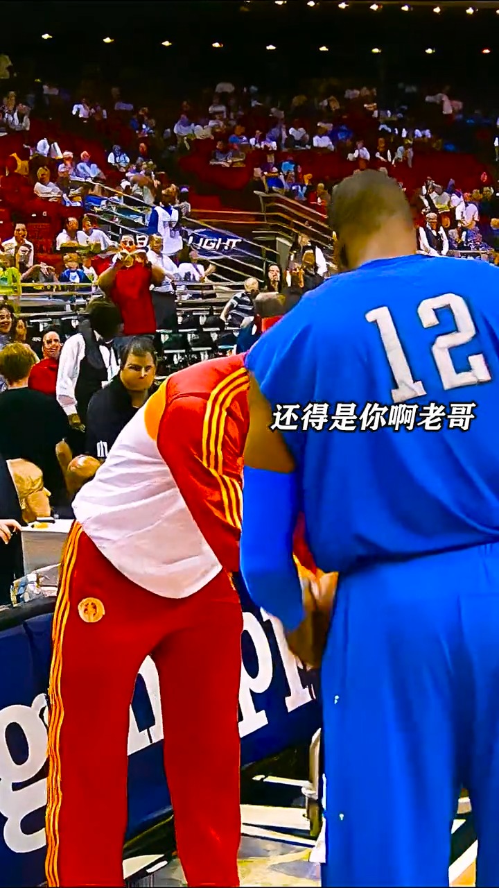 海外篮球之家#老詹实力教学单手"端尿盆"投篮-度小视