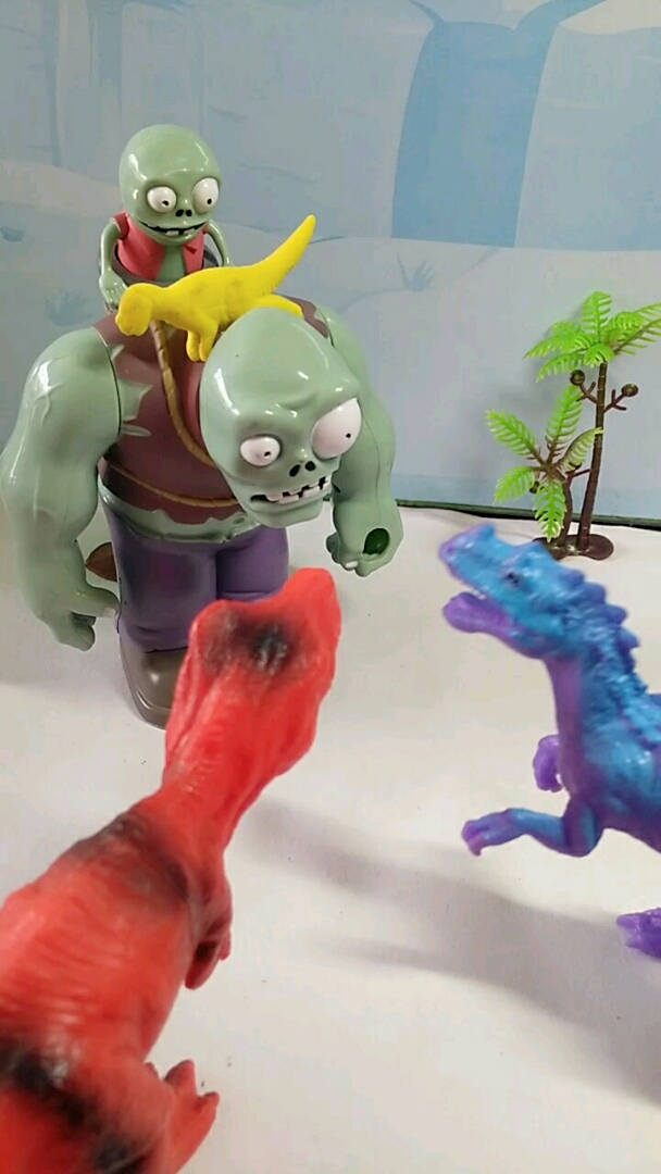 巨人僵尸被个小恐龙