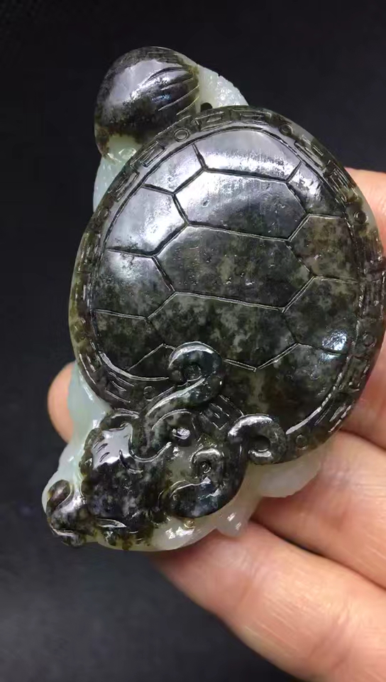 和田玉俄料 【黑皮龙龟】 70.5g,62.38.19mm 白度好,密度细,油性
