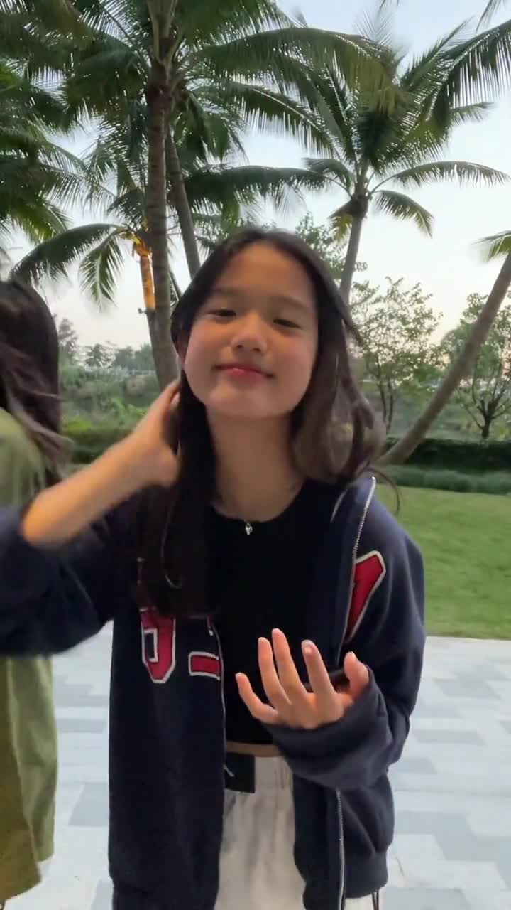 钟丽缇二女儿小女儿同框跳舞jaden和妹妹考拉对镜跳舞真是越长越美了