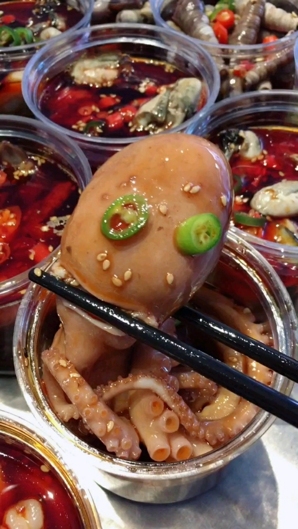 香辣爆头八爪鱼一罐500克有一次能吃一罐的朋友吗?