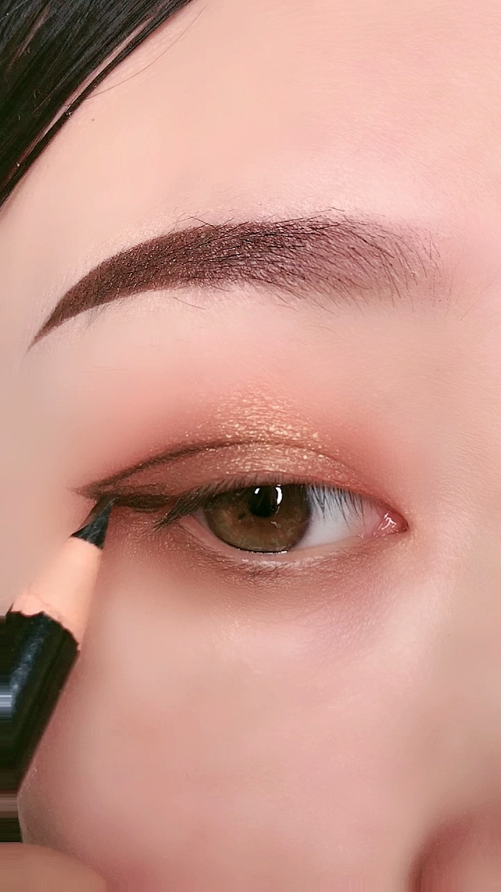 眼尾这样画好看极了