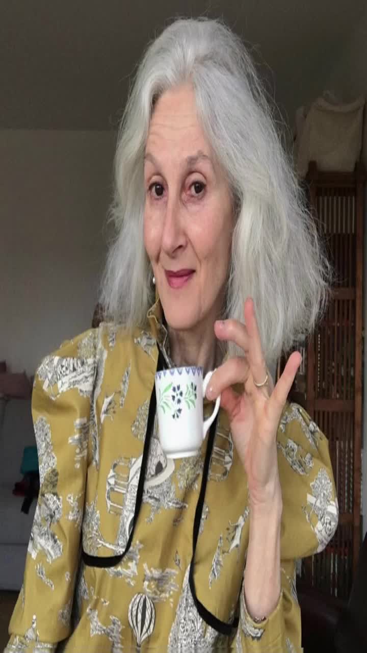 "不介意老去"这位优雅的法国奶奶从不为皱纹和白发感到烦恼充实地生活