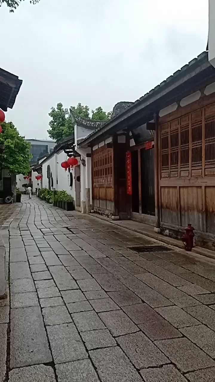 体验江南青石小巷的美
