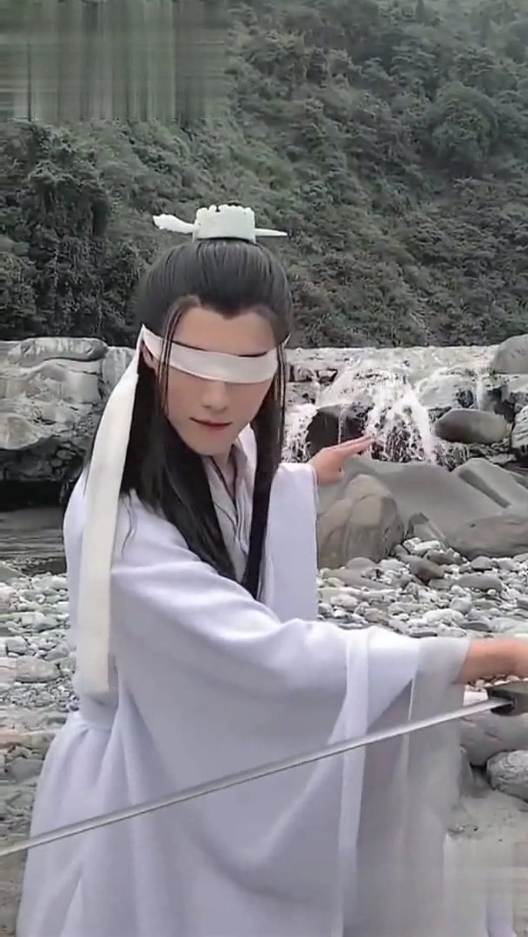 汉服#白衣哥哥,好像陈情令里的晓星尘道长啊,都好好看.