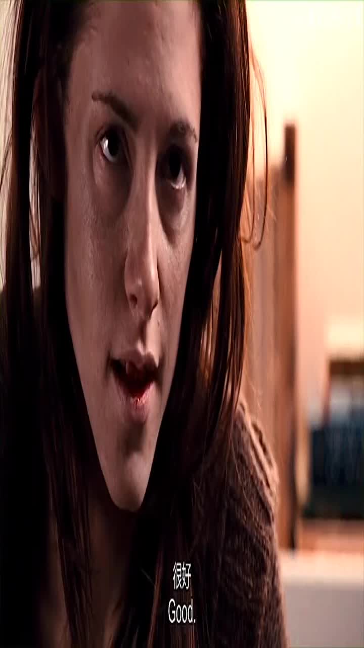 爱德华让贝拉喝下了几十袋果汁后,生出了一个全族都害怕的小孩