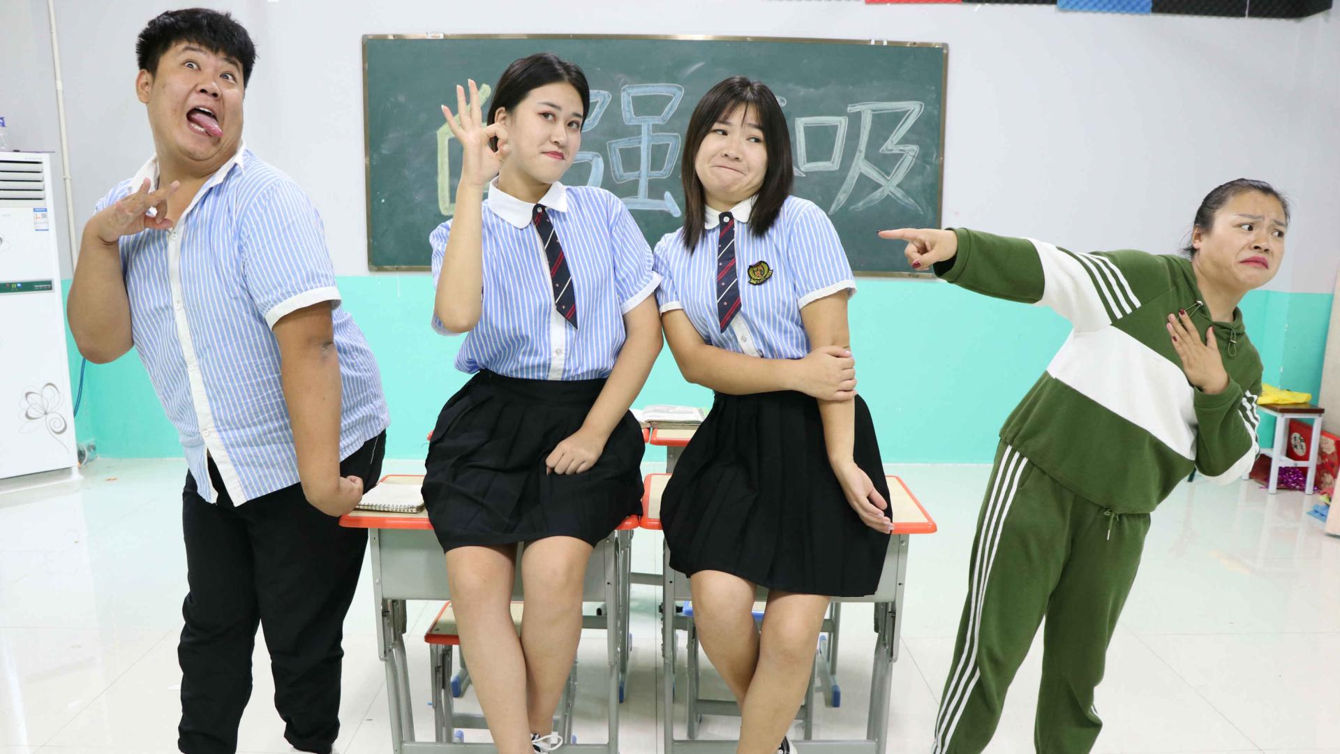 学霸王小九校园剧:老师问学生喜欢哪位诗人?