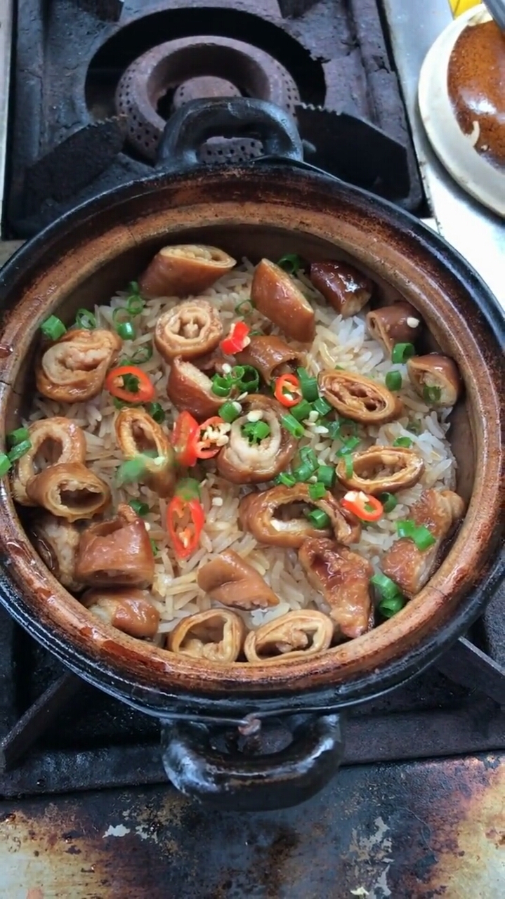 抗暑大作战#神奇的肥肠煲仔饭