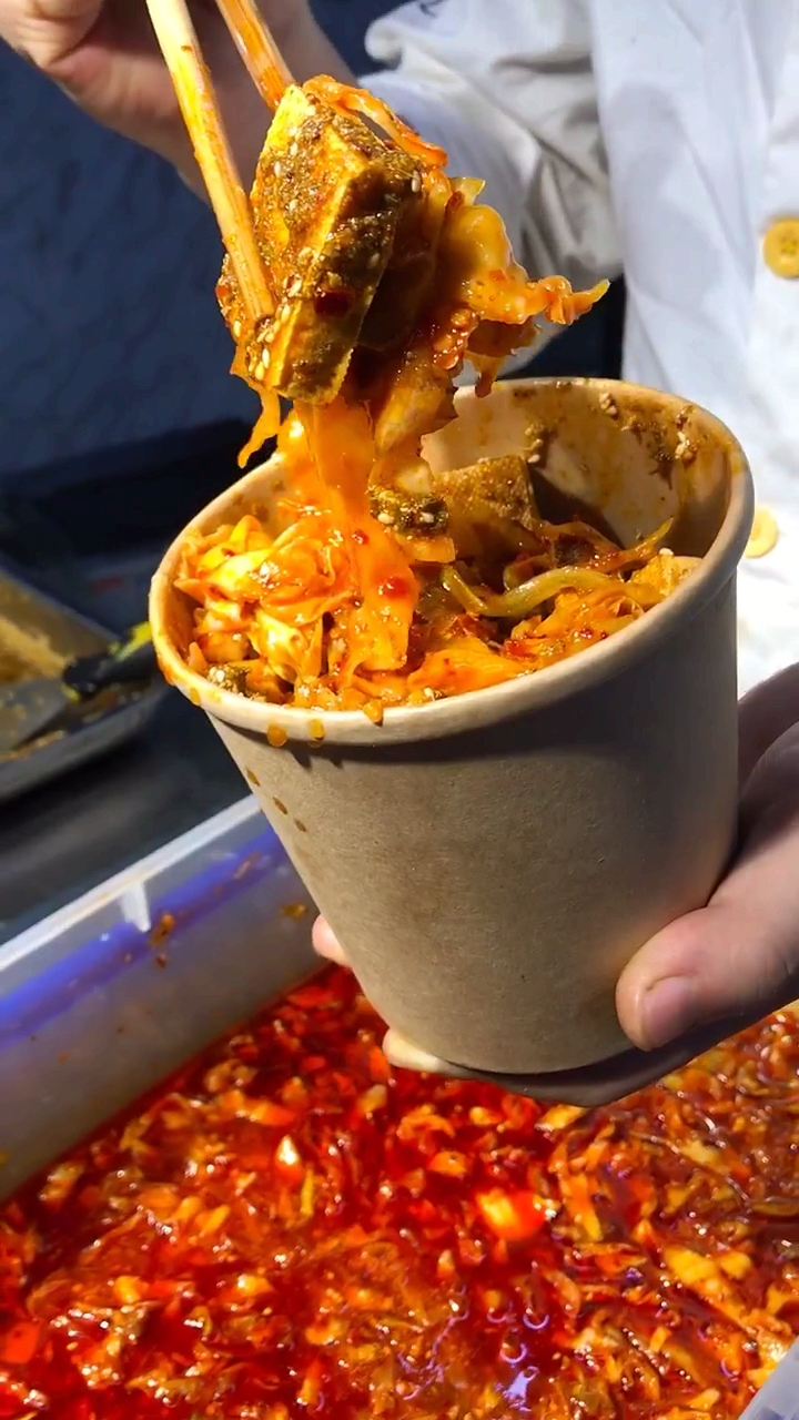 新派臭豆腐,有原味,五香,香辣三种,口味酸甜可口