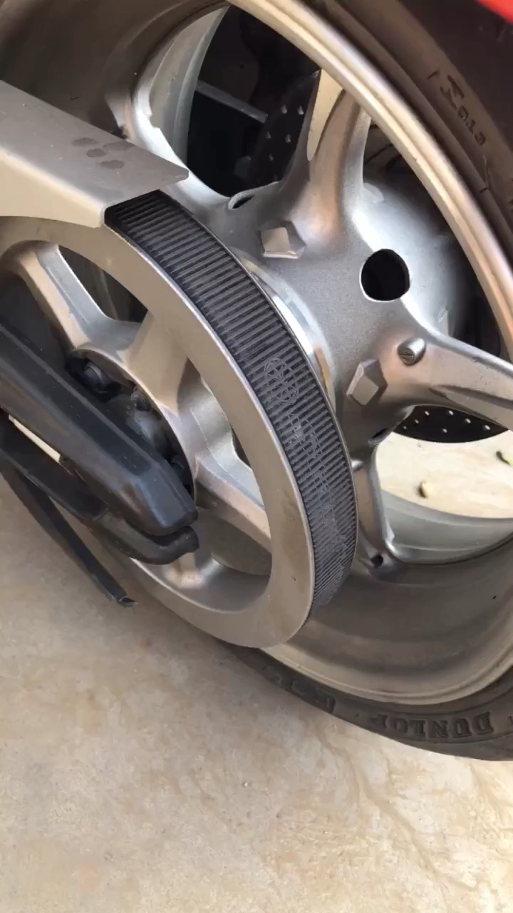 见识一下皮带传动的摩托车.