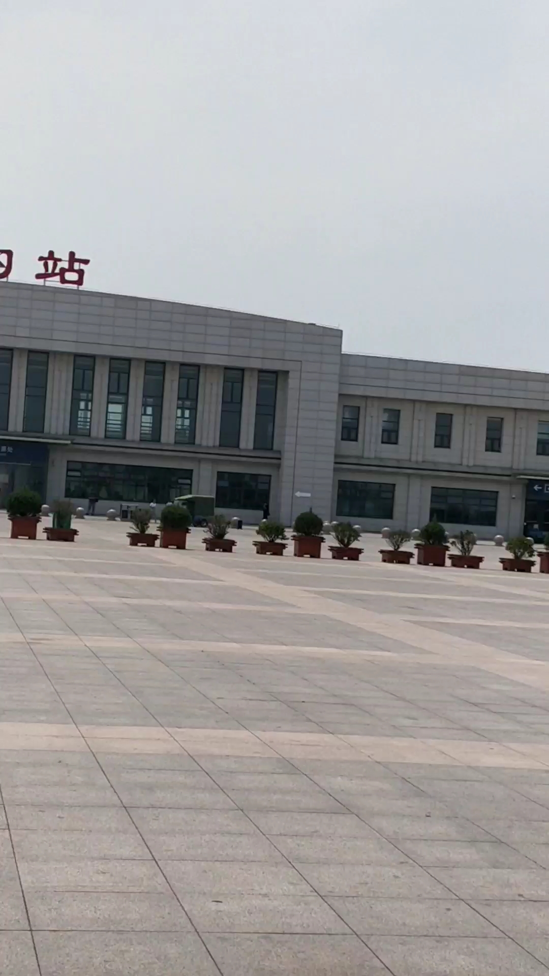 白沟高铁站广场.