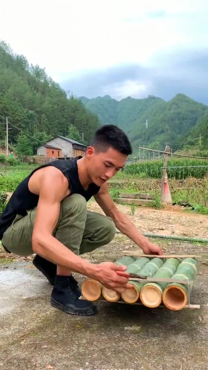 在大山生活的小伙,看到生活习惯,真是不比城里人差!