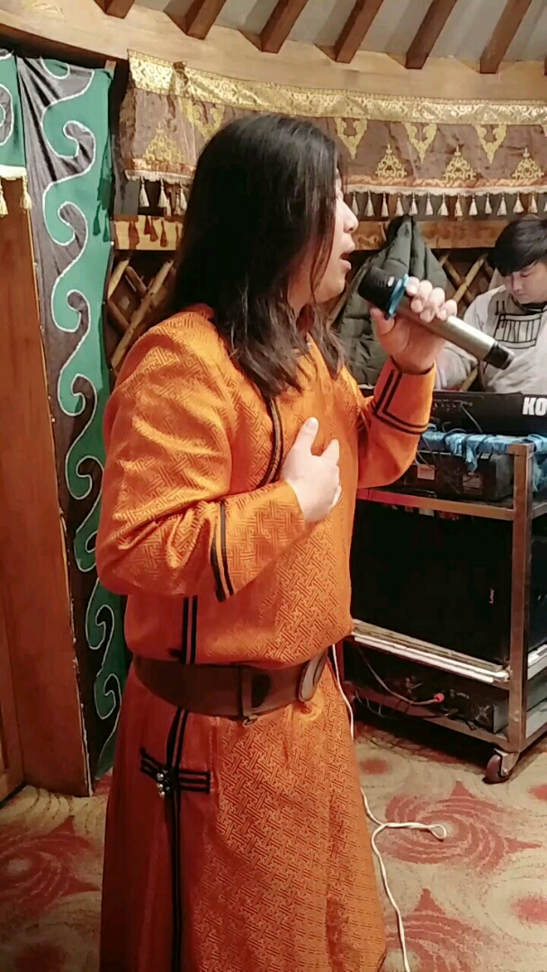 星光大道周冠军宝音老师