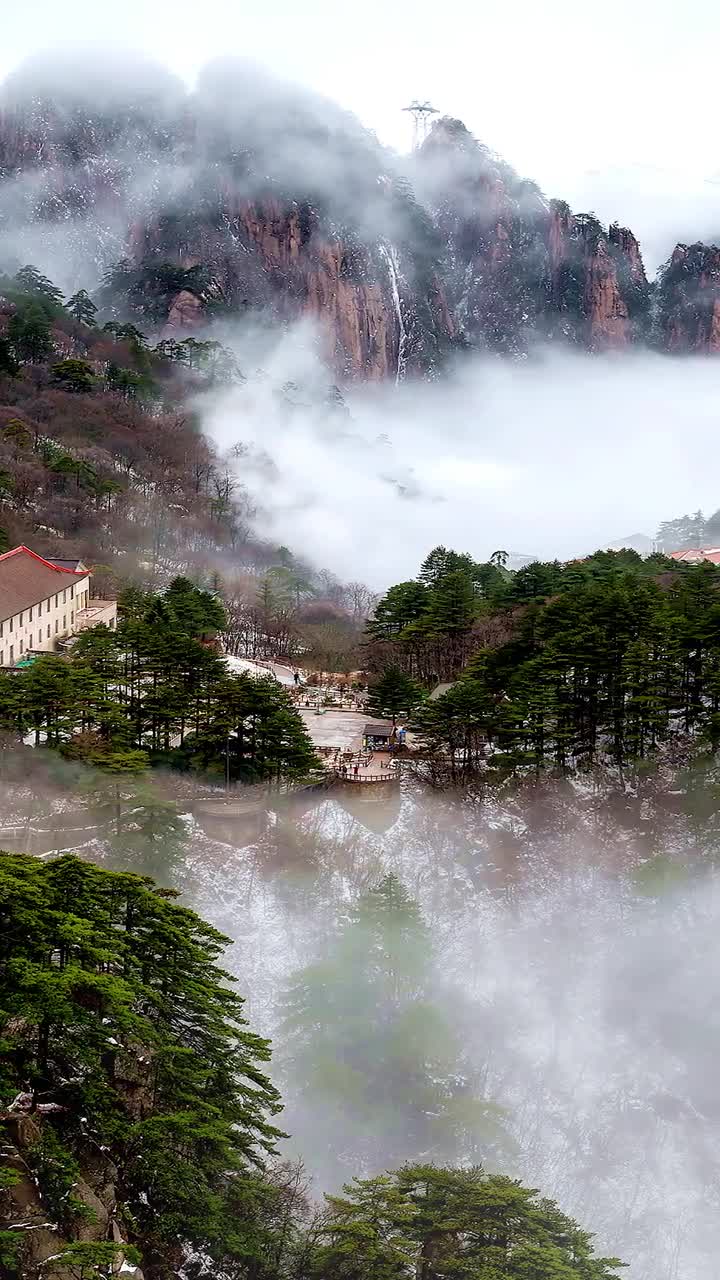 北海宾馆坐落在米海拔的黄山北海景区云雾缭绕的环境衬托下宾馆仿佛
