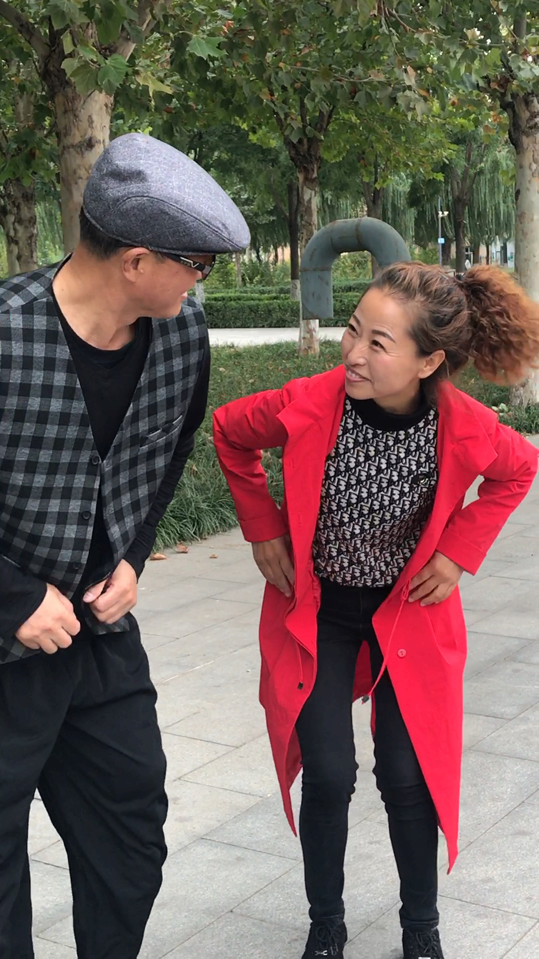 安静和张大爷的模仿者