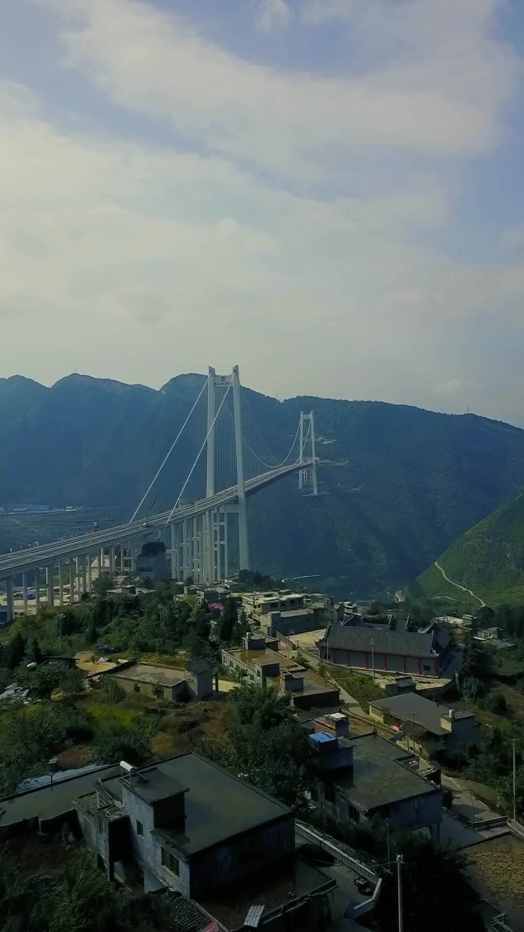 赤水河紅軍大橋猶如一道長虹橫跨赤水河,聯通川黔兩省,厲害了我的國