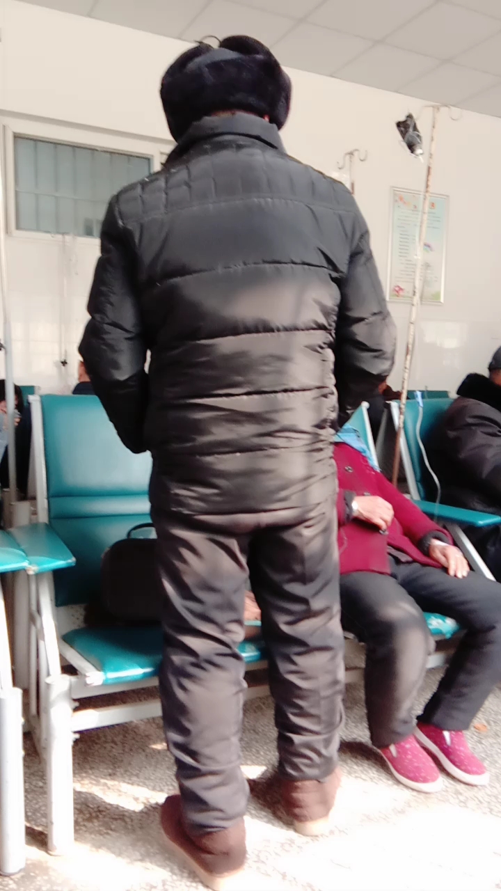 过年医院打针还排队