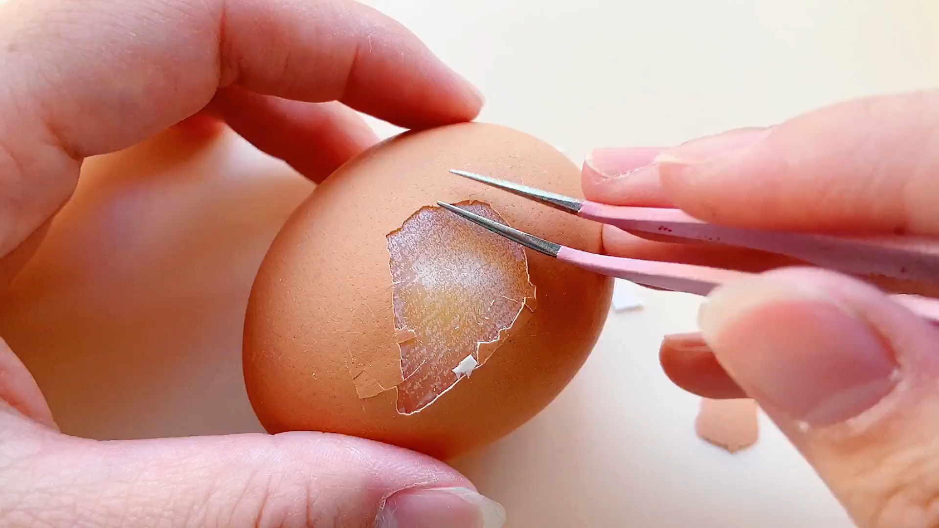 手工diy#挑战生鸡蛋剥壳,一招去壳不会破,还能变好玩弹力球