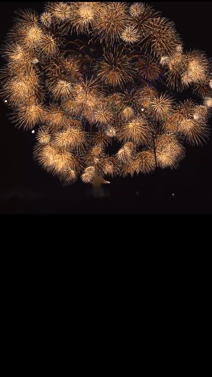 实拍日本四尺玉烟花燃放直径1200m绽放瞬间拯救所有不开心烟花开心