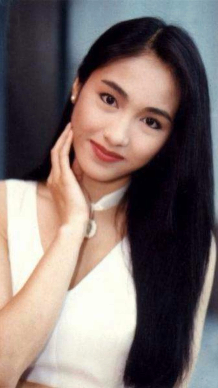 香港影视女星黎姿,还记得古惑仔中的小结巴吗?