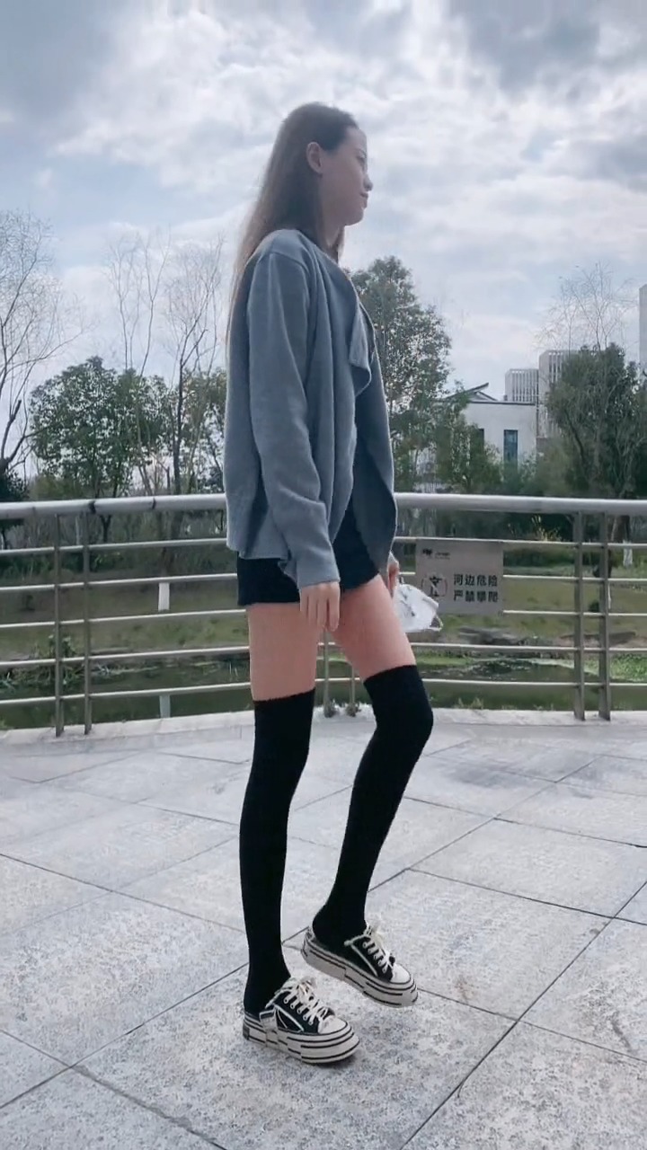 腿长1米8的大美女!