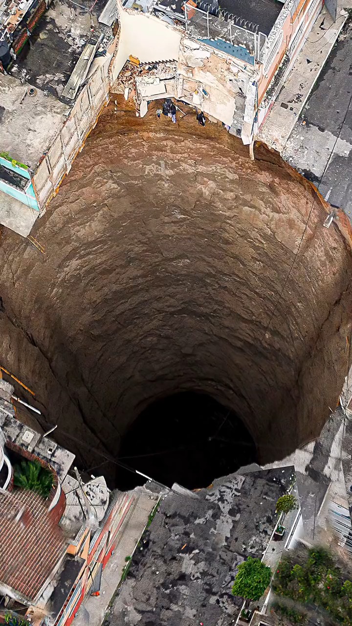 危地马拉首都城市塌陷出现一天坑直径20多米深达100米这到底是怎么