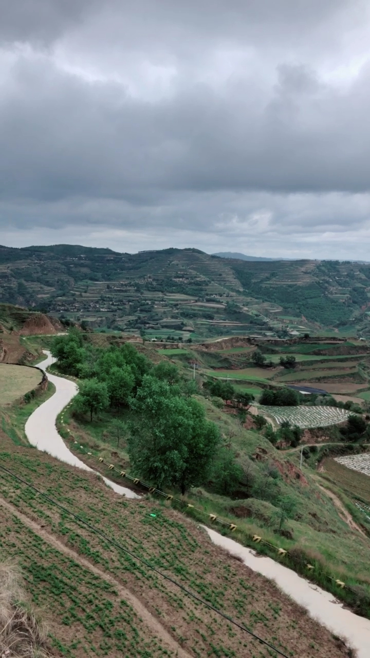 农村#甘肃大山的梯田