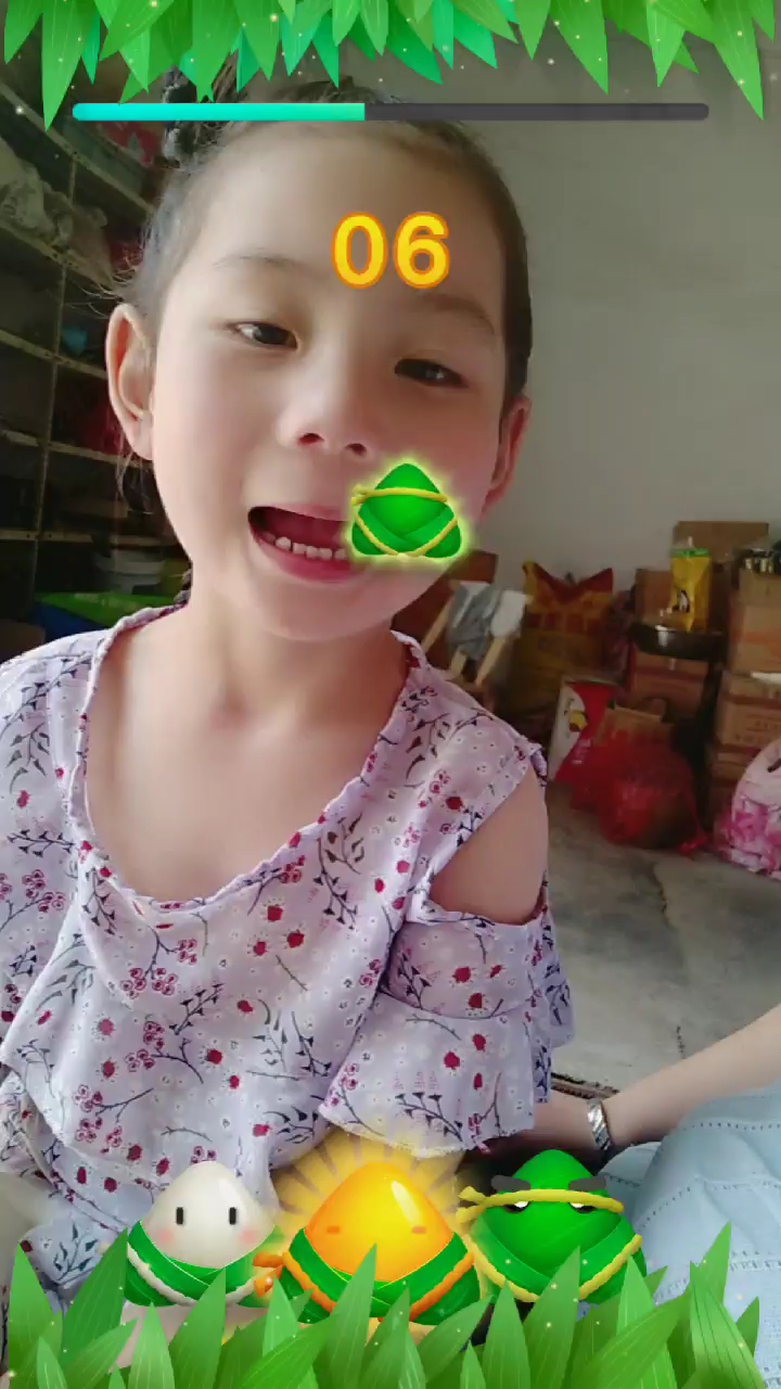 小美女吃粽子  祝大家端午安康