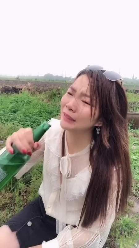出生就被最亲人抛弃,好伤心的美女!