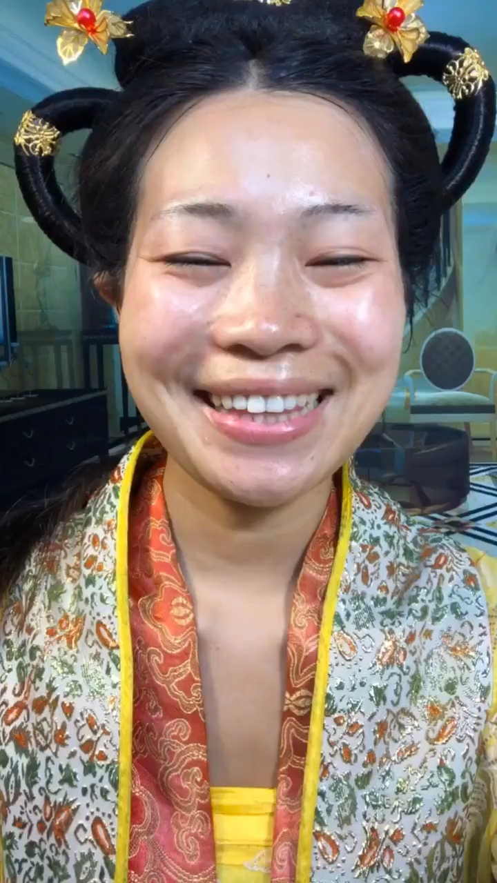 丑女逆袭美女,全场都傻眼了说不是同一个人!